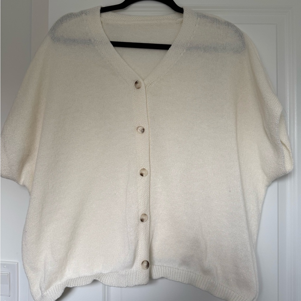 Ivory V-Neck Knit Short Sleeve Cardigan - Tortoise Shell Buttons - Medium